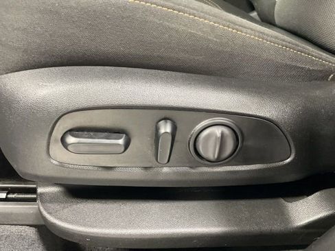 Used 2020 Chevrolet Traverse LT image 12