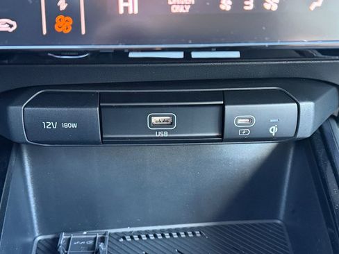 New 2025 Kia Niro EX Touring image 19