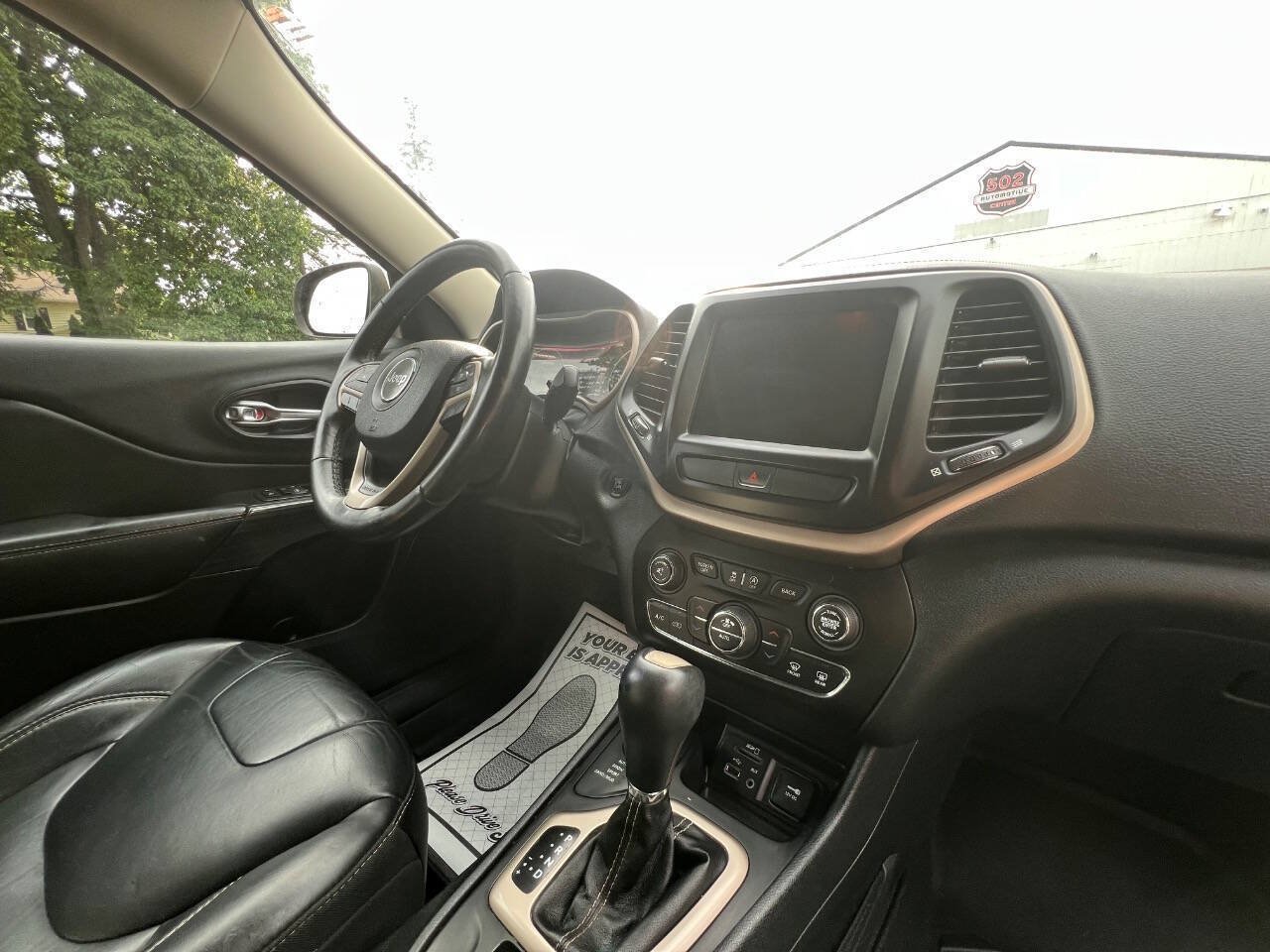 Used 2016 Jeep Cherokee Limited AWD/4WD image 16