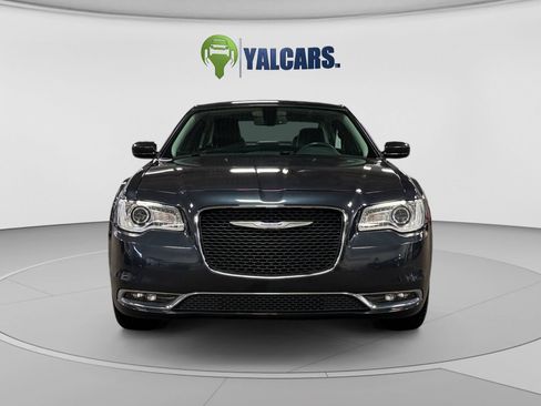 Used 2018 Chrysler 300 Touring L AWD/4WD image 8