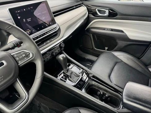 Used 2024 Jeep Compass Limited image 14