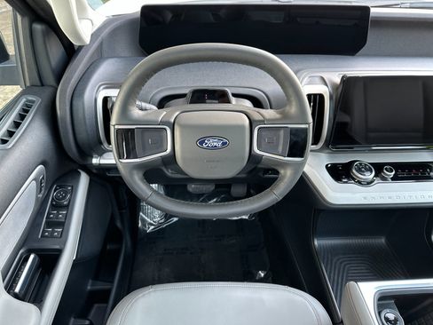 Certified 2025 Ford Expedition Active image 14