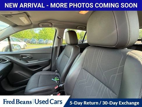 Used 2022 Chevrolet Trax LT w/ Midnight Edition AWD/4WD image 17