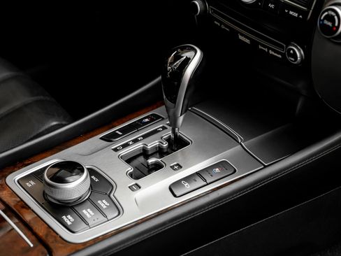 Used 2013 Hyundai Equus Signature image 27