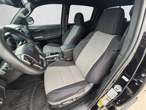 Used 2021 Toyota Tacoma TRD Off-Road image 17