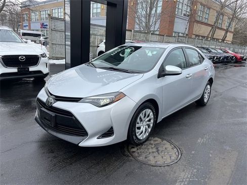 Used 2017 Toyota Corolla LE image 1