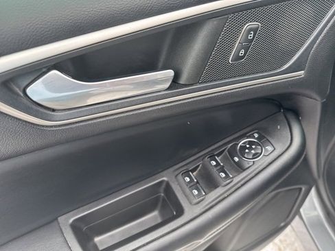 Used 2022 Ford Edge SEL w/ Convenience Package image 11