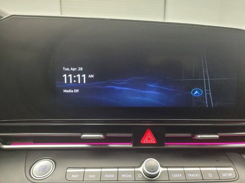 Used 2024 Hyundai Elantra SEL FWD image 25
