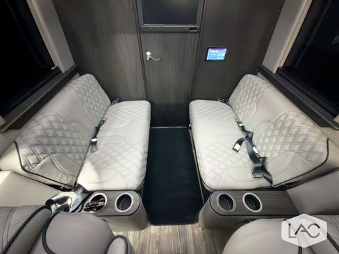 Used 2022 Mercedes-Benz Sprinter 2500 image 21