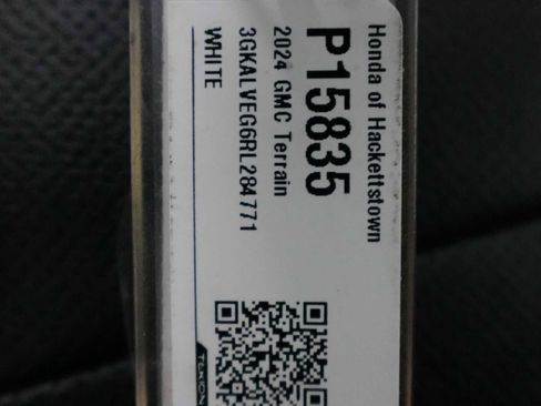 Used 2024 GMC Terrain SLT image 30