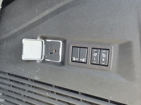 Used 2023 GMC Yukon AT4 w/ Technology Package image 32