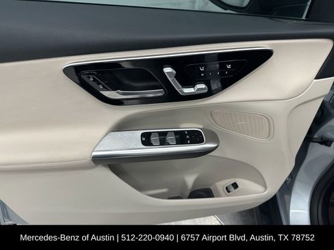 Used 2025 Mercedes-Benz GLC 300 image 12