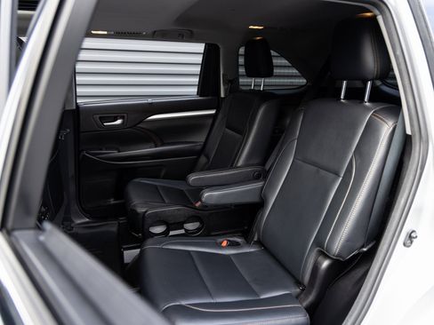 Used 2017 Toyota Highlander XLE image 25