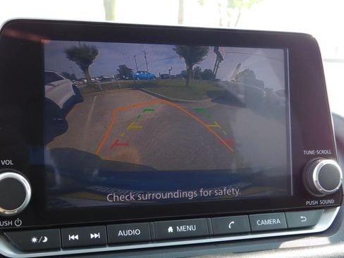 Used 2023 Nissan Rogue S FWD image 18