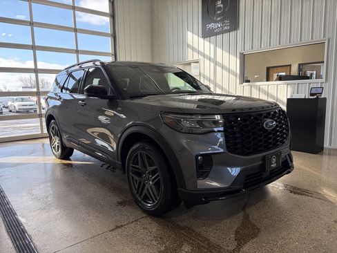 Used 2025 Ford Explorer ST-Line w/ ST-Line Street Pack image 7