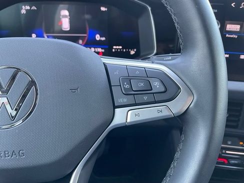 Used 2025 Volkswagen Jetta SE FWD image 16