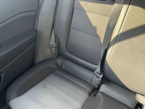 Used 2025 Chevrolet Trax LT w/ LT Convenience Package image 38