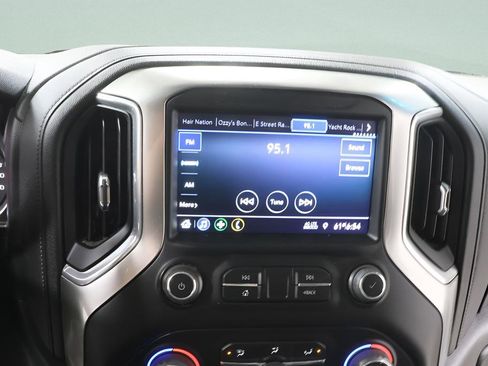 Used 2022 Chevrolet Silverado 2500 LT w/ Convenience Package image 11