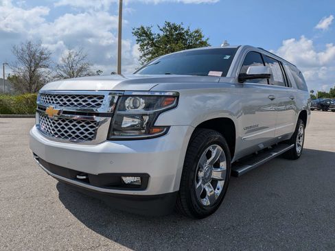 Used 2018 Chevrolet Suburban LT w/ LT Signature Package AWD/4WD image 9