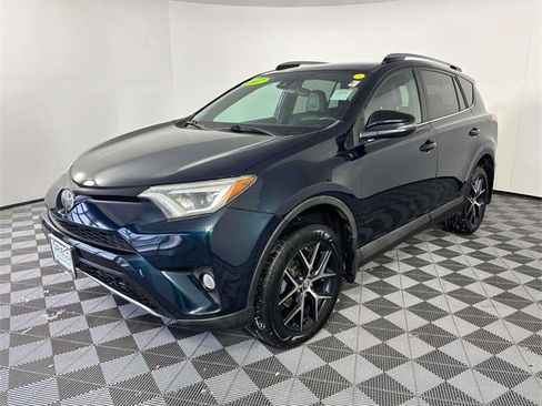Used 2017 Toyota RAV4 SE image 4