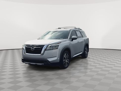 Used 2023 Nissan Pathfinder Platinum AWD/4WD image 4