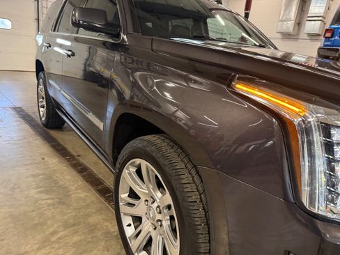 Used 2015 Cadillac Escalade Premium AWD/4WD image 3