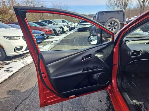 Used 2022 Toyota Prius Prime XLE image 9