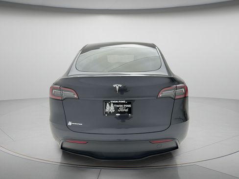 Used 2024 Tesla Model Y 2WD image 7