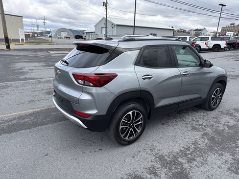 Used 2025 Chevrolet TrailBlazer LT image 3