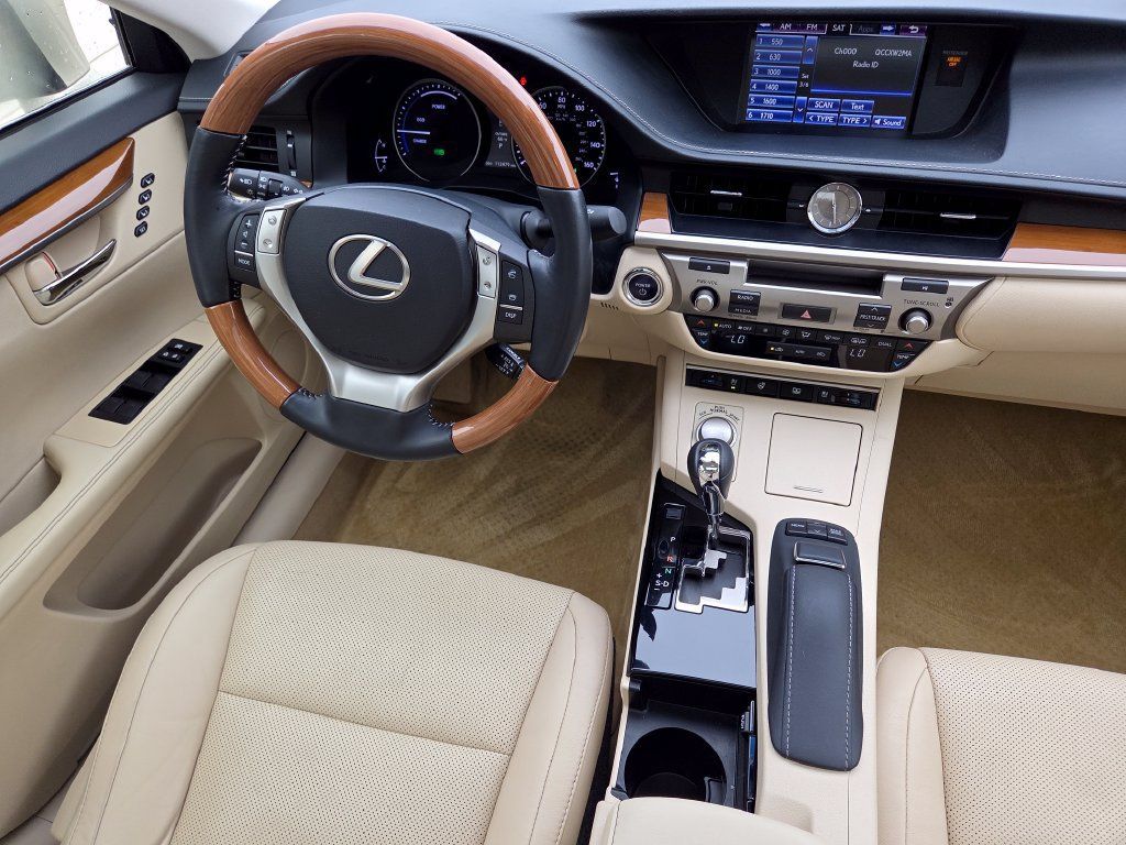 Used 2013 Lexus ES 300h w/ Luxury Pkg FWD image 33