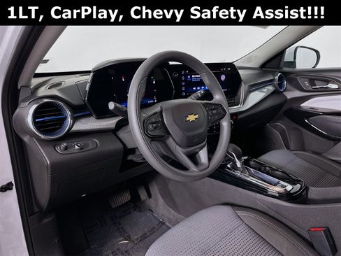 Used 2025 Chevrolet Trax LT image 10