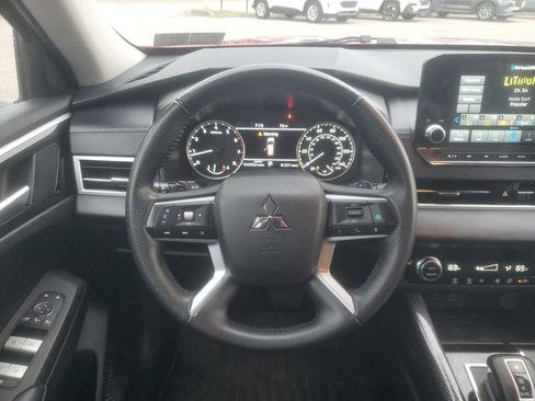 Used 2023 Mitsubishi Outlander SE AWD/4WD image 15