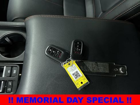 Used 2025 Honda Pilot TrailSport image 36
