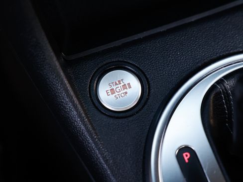 Used 2013 Volkswagen Beetle Turbo FWD image 44