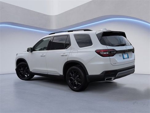 New 2025 Honda Pilot Touring image 9