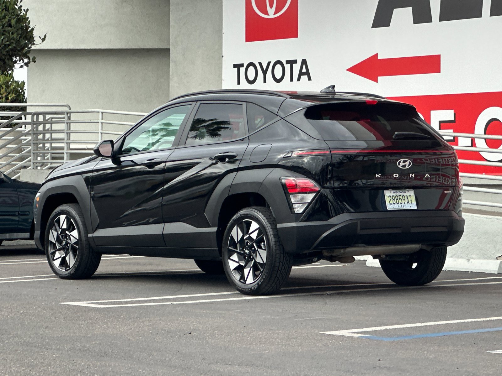 Used 2024 Hyundai Kona SEL AWD/4WD image 3