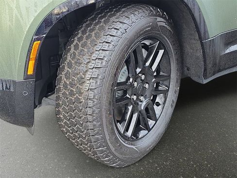 New 2026 Land Rover Defender 110 X-Dynamic SE image 33