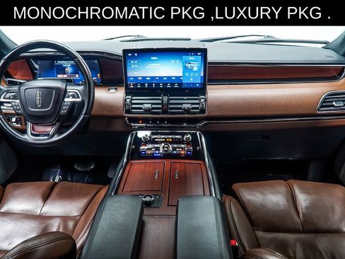 Used 2023 Lincoln Navigator Reserve AWD/4WD image 6