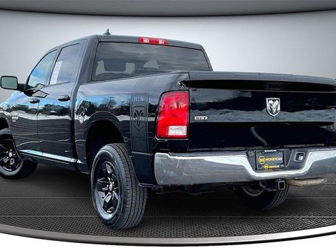 Used 2019 RAM 1500 Classic SLT w/ Luxury Group image 4
