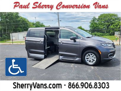 Used 2022 Chrysler Pacifica Touring-L