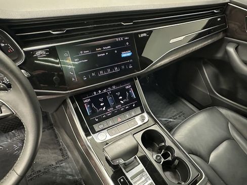 Used 2019 Audi Q8 Premium image 30