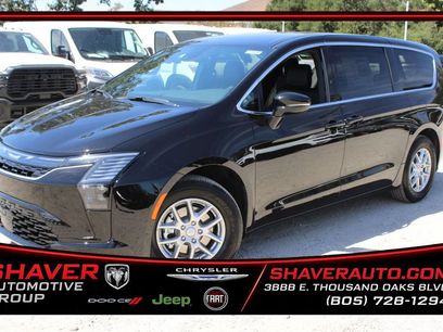 New 2027 Chrysler Pacifica Select w/ Family Tech Group
