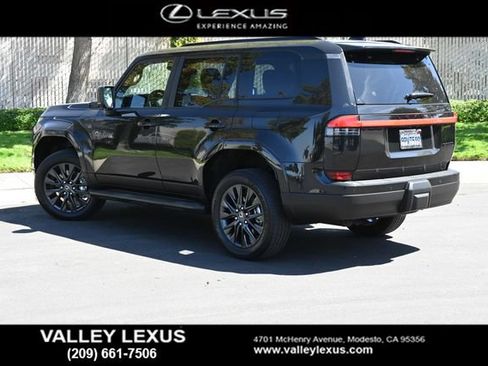 Certified 2024 Lexus GX 550 w/ Cold Area Package AWD/4WD image 4