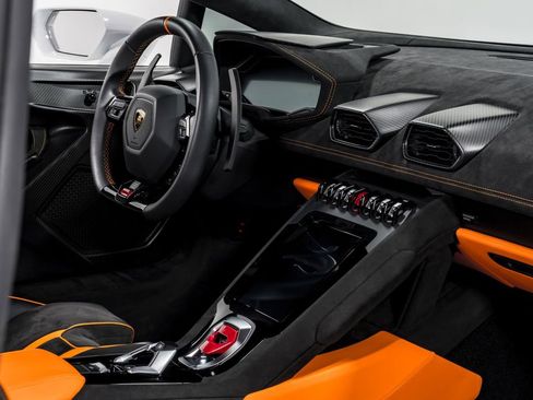 Used 2023 Lamborghini Huracan Tecnica image 32