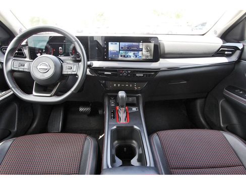 Certified 2025 Nissan Kicks SR FWD image 12
