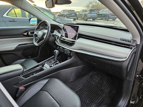 Used 2022 Jeep Compass Limited image 34