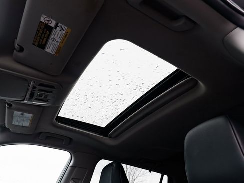 Used 2020 Toyota Highlander XLE image 19