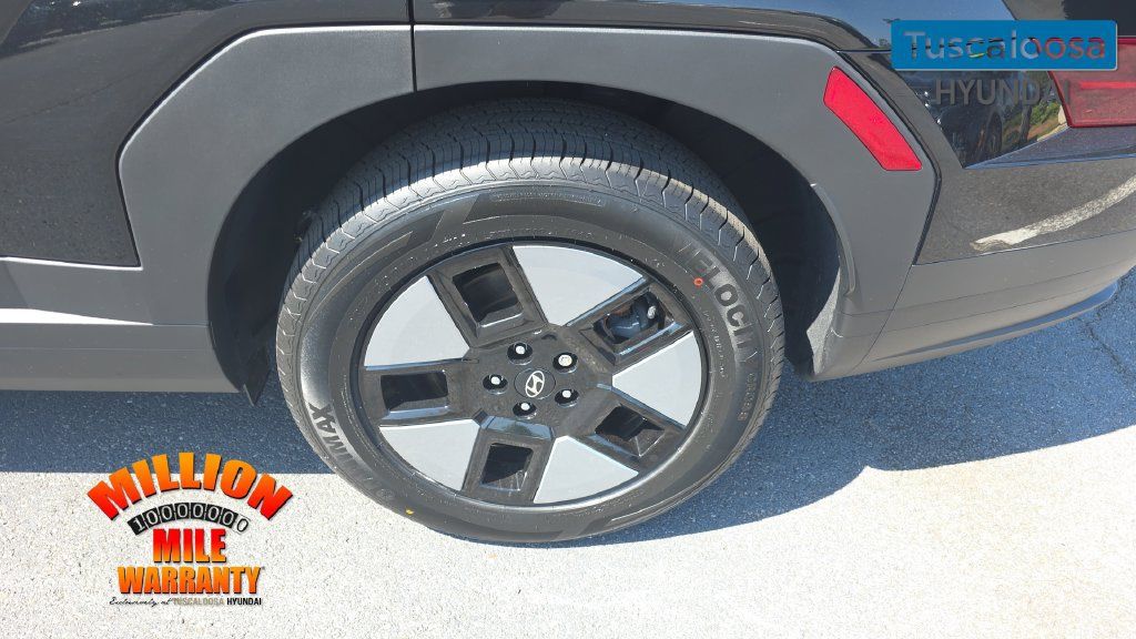 Used 2025 Hyundai Santa Fe SEL FWD image 11