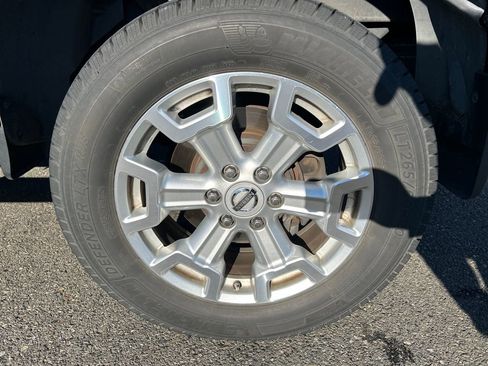 Used 2017 Nissan Titan SV image 13