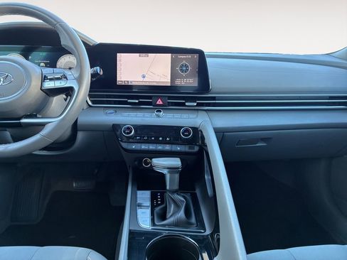 Used 2023 Hyundai Elantra SEL w/ Convenience Package image 11